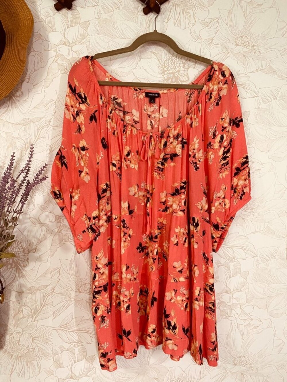 Torrid Coral Pink Floral Boho Tunic Top Size 3 With Tie Neckline & Flowy Sleeves